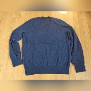 Banana Republic Blue Cashmere Blend Crewneck Sweater with Ribbed Detail Size M
